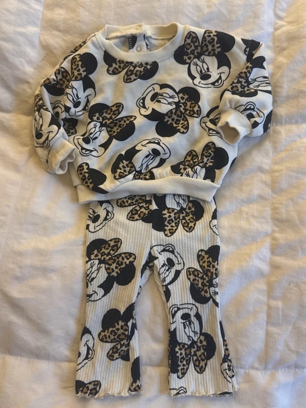 Disney Minnie Mouse Leopard Bow Pajama Set - White & Black